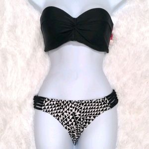 Bikini top with geo-metric bottoms